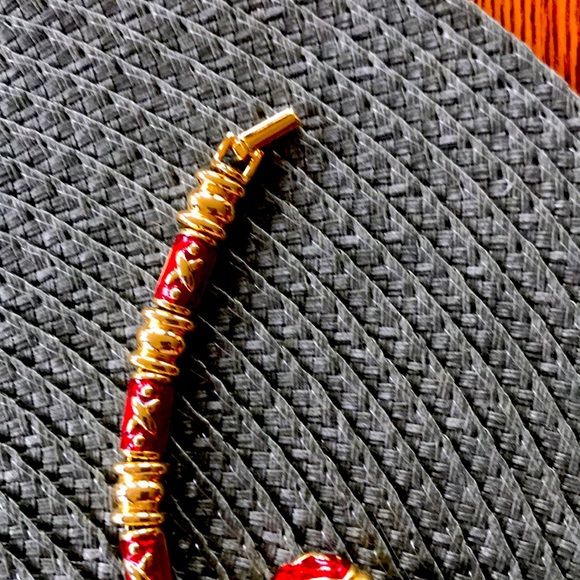 Joan Rivers “Kisses” Red Link Bracelet & Earrings - Picture 4 of 8